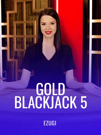 Croupière en robe noire sur table de blackjack rouge et bleu, jeu en direct Gold Blackjack 5 par Ezugi
